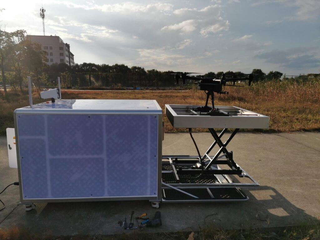 R80s-robot-charging-station-for-smart-city-2