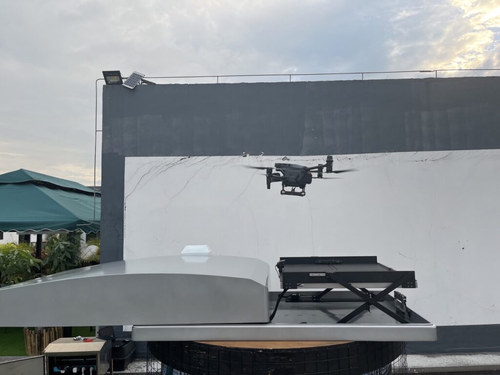 DCap-pro-car-rooftop-drone-dock-1