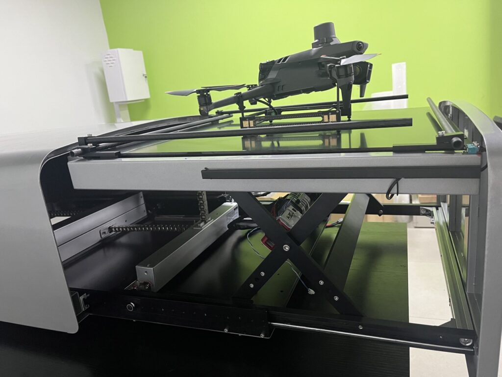 heisha-car-rooftop-drone-dock-3 - HEISHA robot charging station Custom DCap vehicle-mounted autonomous drone charging dock