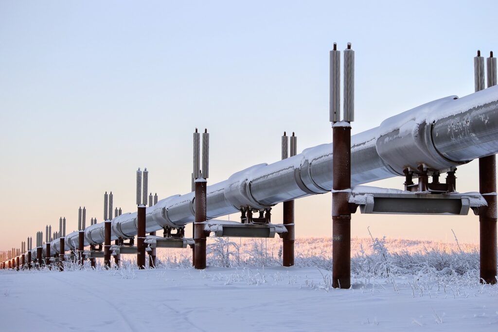 winter-681175_1920 - HEISHA robot charging station Oil pipeline inspection