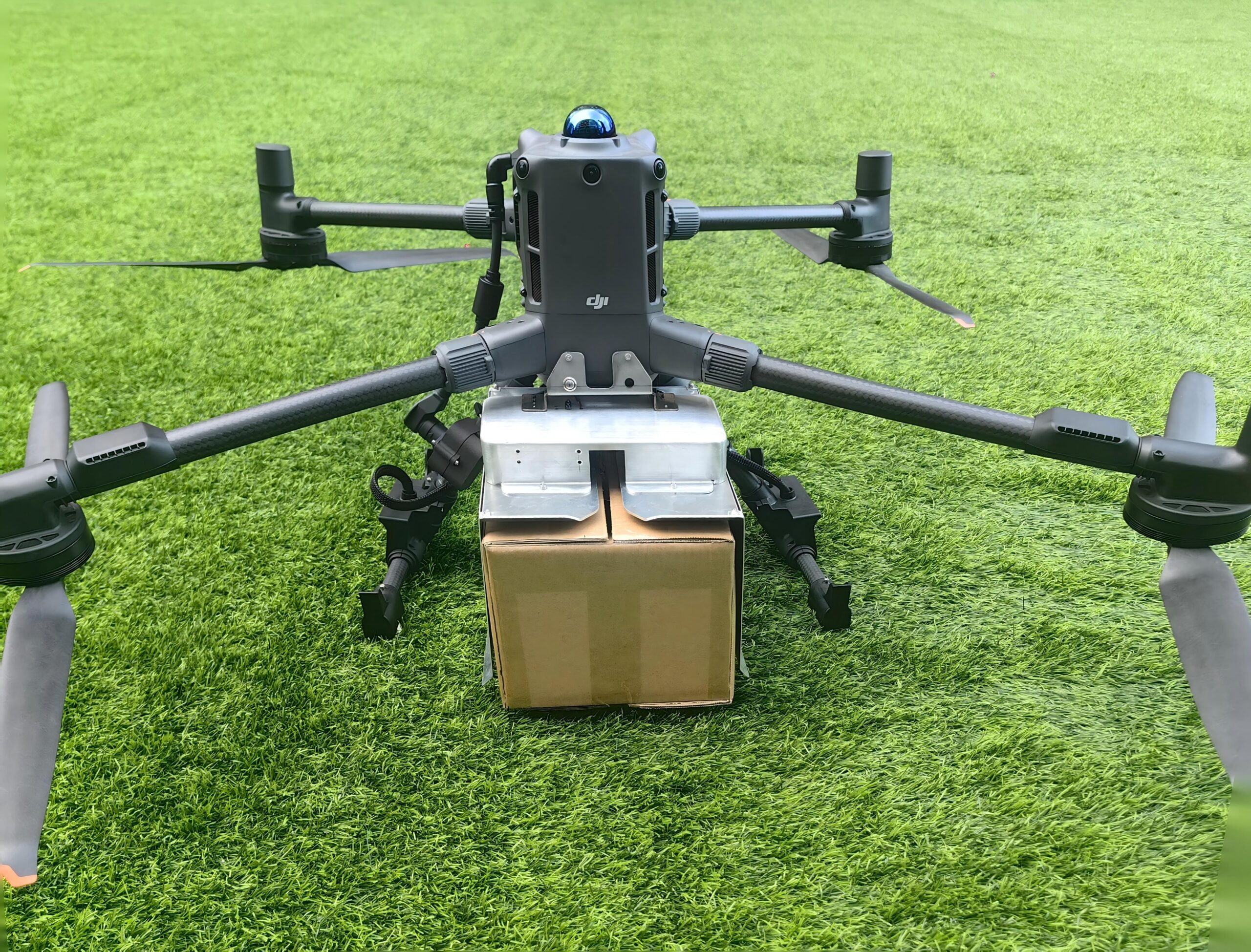 HEISHA cargo hold kit - HEISHA robot charging station the HEISHA cargo hold kit for DJI M400 drone